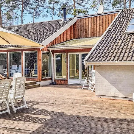 5 Bedroom Pet Friendly In Nexo Holiday home