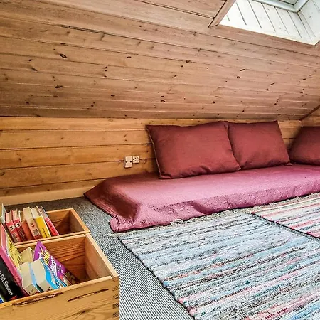 Casa vacanze 5 Bedroom Pet Friendly In Nexo *